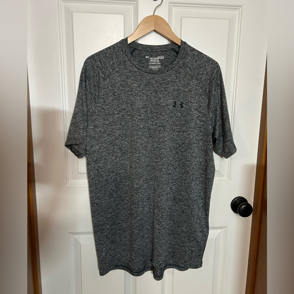 Men’s Under Armour Tee Long in size Large